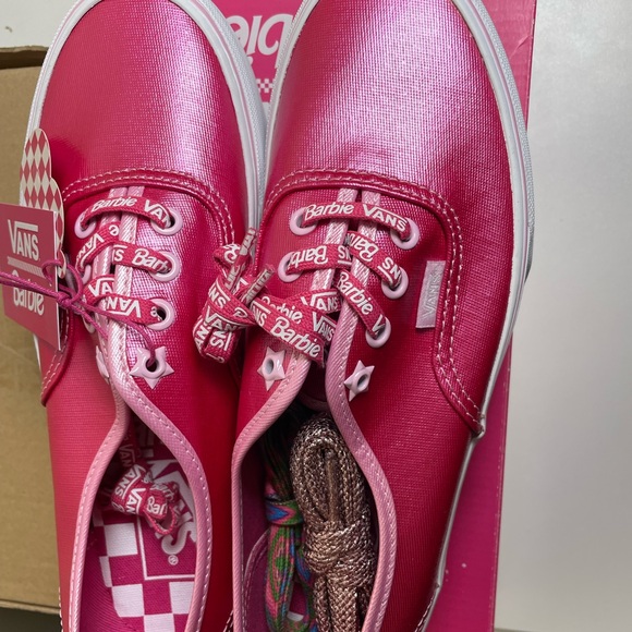 Vans Barbie Pink Women's Bath & Body Set - Picture 5 of 10